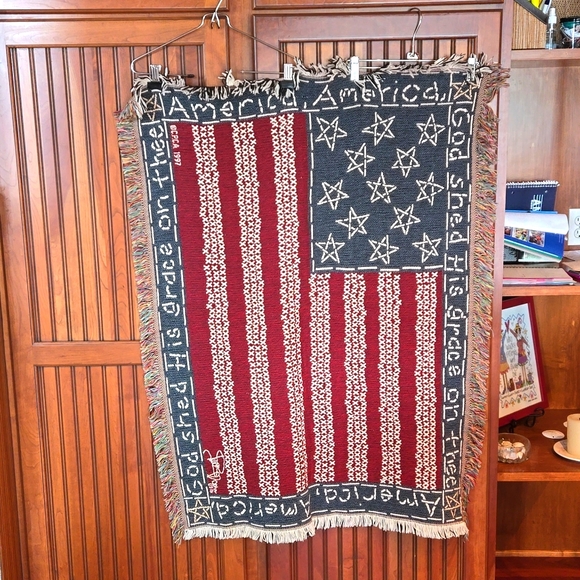 American Flag Decorative Throw - Picture 1 of 4